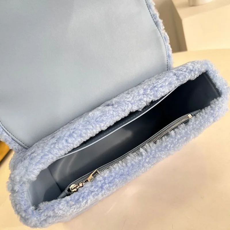 n級品 おすすめルイヴィトン コピー ツイスト MM ショルダーバッグブルー M21040