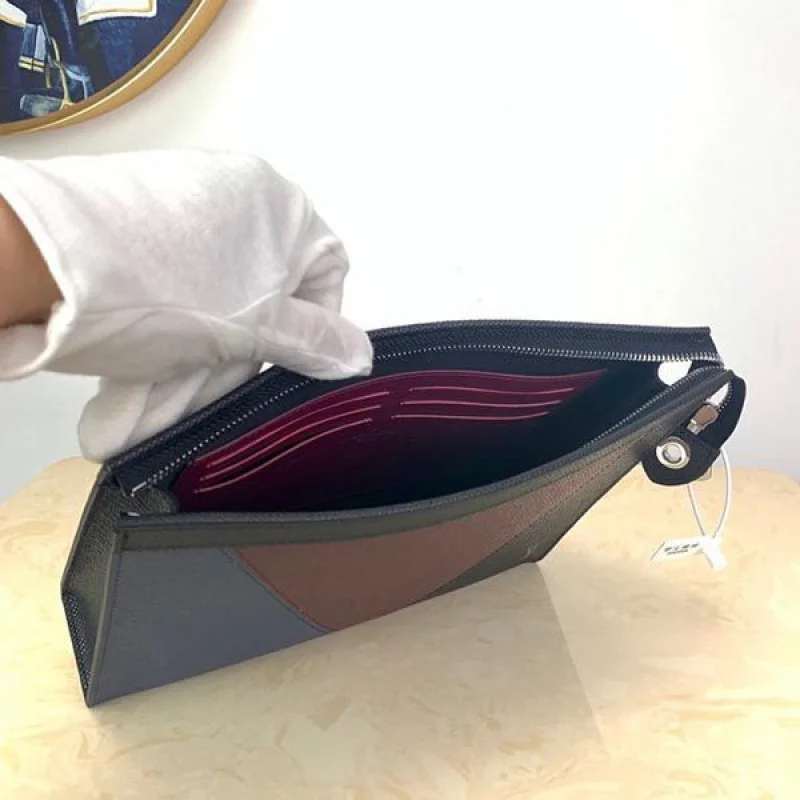 【日本未入荷】ルイヴィトン クラッチバッグ コピー ポシェットヴォワヤージュクラッチ M30718