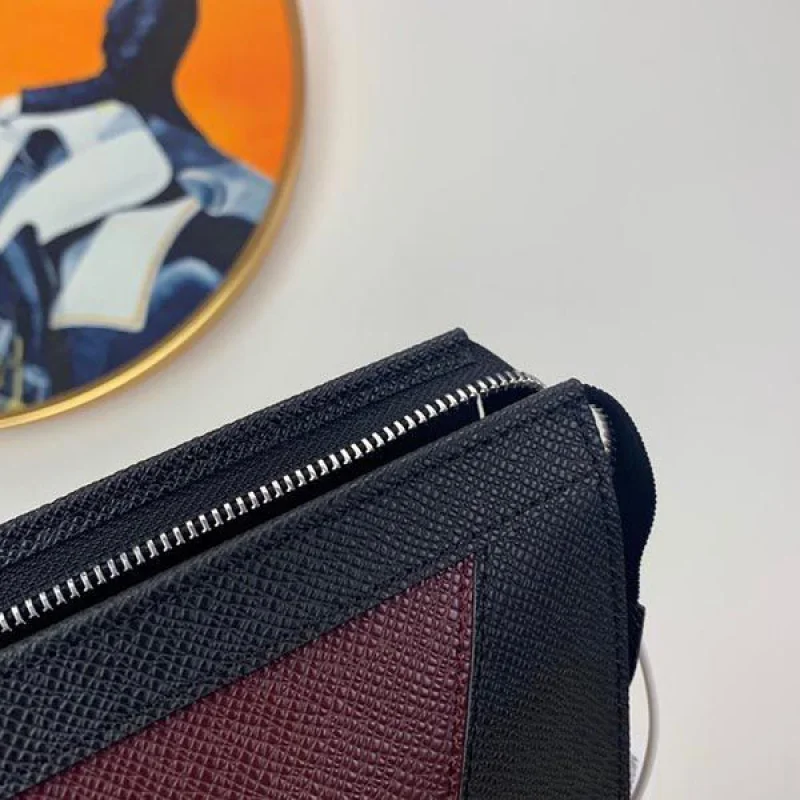 【日本未入荷】ルイヴィトン クラッチバッグ コピー ポシェットヴォワヤージュクラッチ M30718