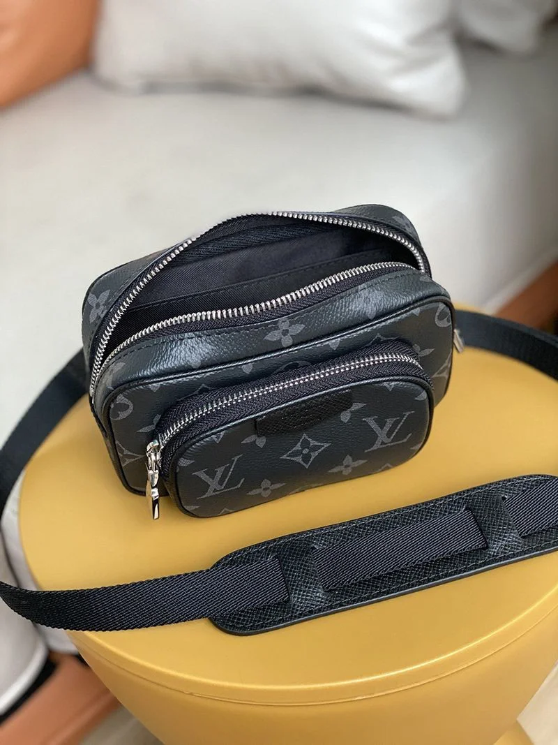 日本未入荷ルイヴィトン アウトドアポシェット コピー タイガラマ★ノワール ショルダーバック M30755