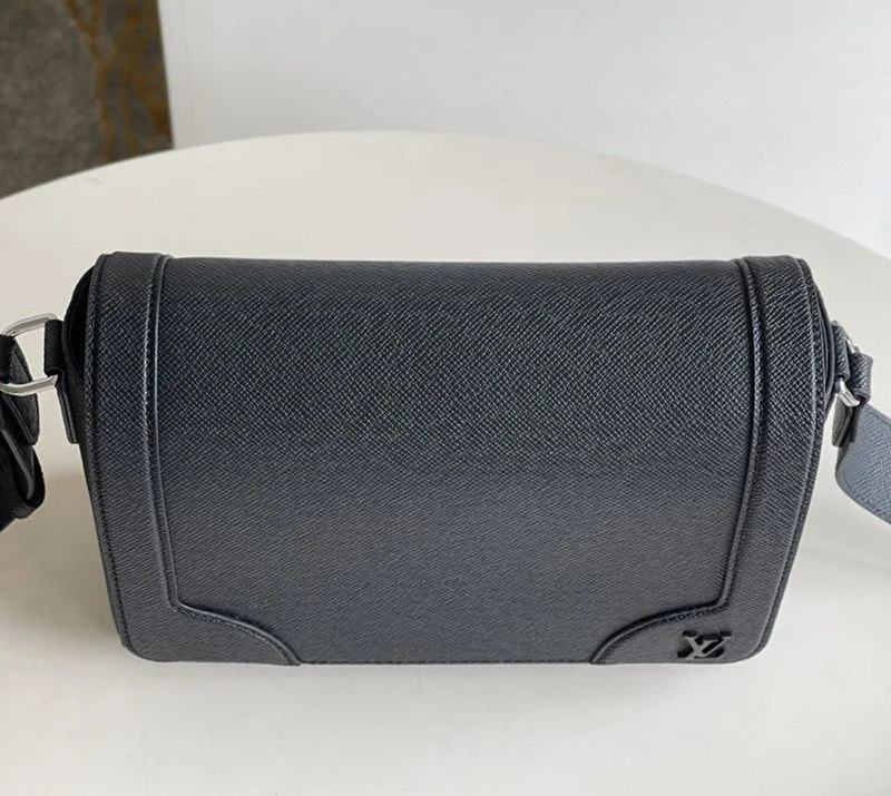 希少品【ルイヴィトン】ニュー・フラップメッセンジャーバックコピー M30807