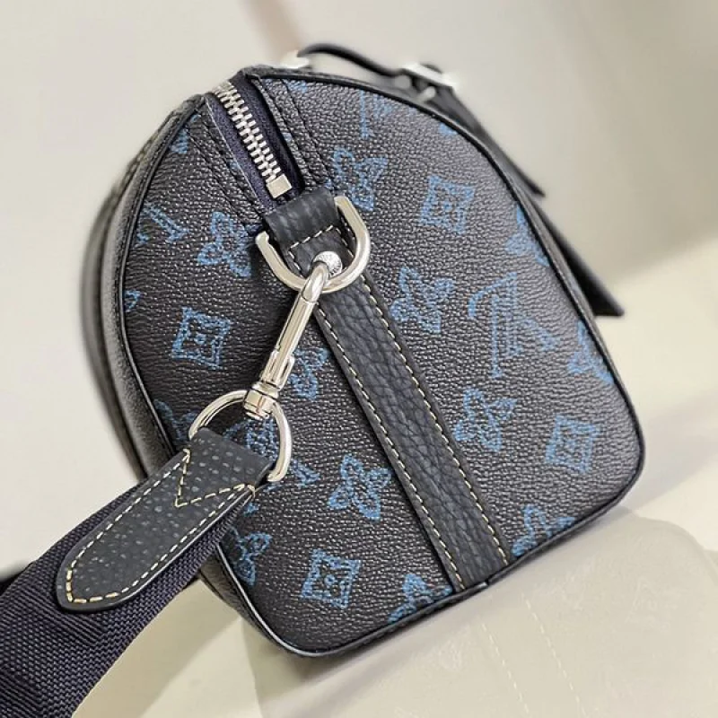 大人気!!新色ルイヴィトン シティ キーポル ショルダーバッグ コピー M46339