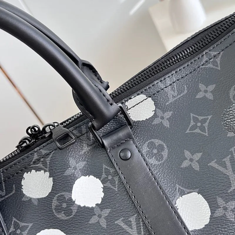 ルイヴィトン × 草間彌生 偽物 LV × YK キーポルバンドリエール 45 M46400