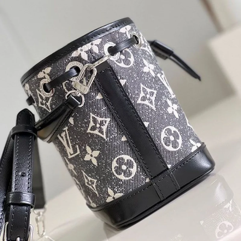 ルイヴィトン ナノノエ ショルダーバッグ 偽物 M46449