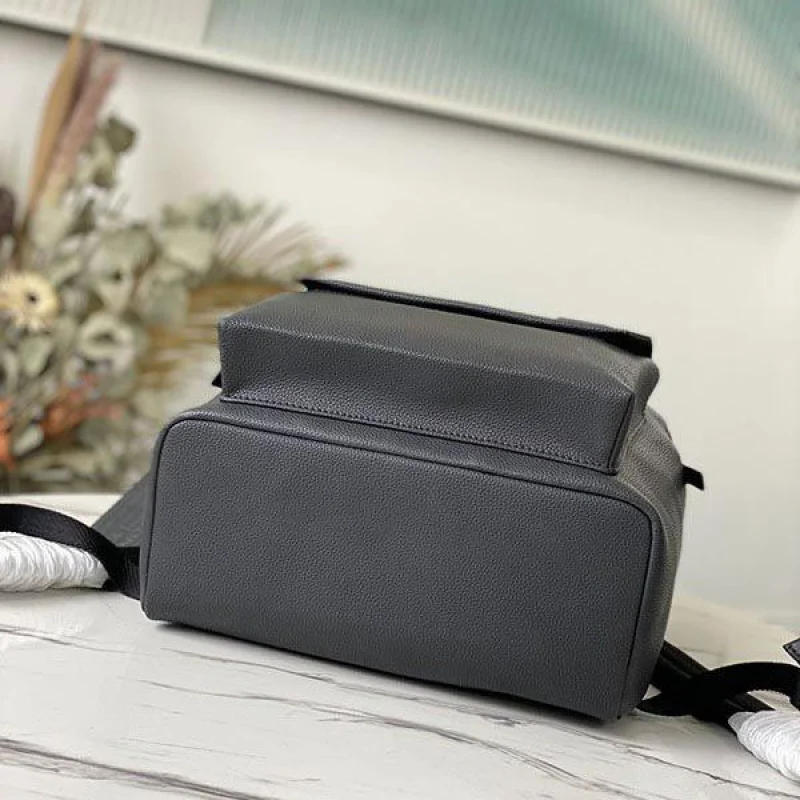 ルイヴィトン バックパック コピー タイガ アエログラム ブラック リュック M57079