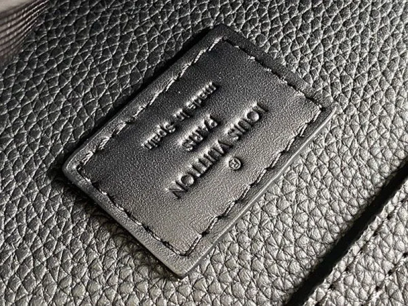 新作ルイヴィトン バムバッグ NV ブランドコピー LV アエログラム ショルダーバッグ M57081