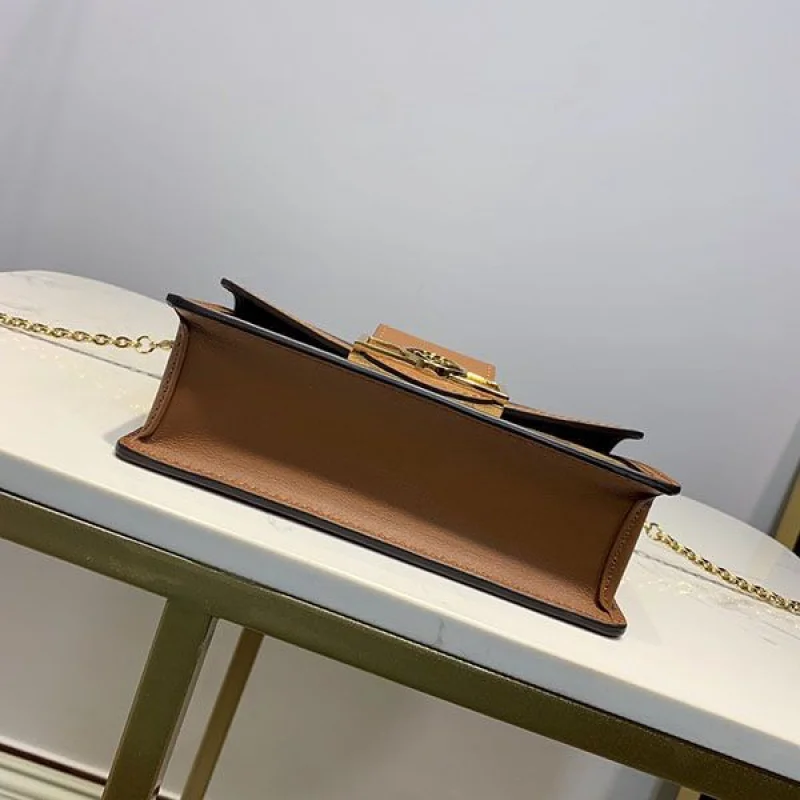★ルイヴィトン ショルダーバッグ 偽物★モノグラム ポルトフォイユ ドーフィーヌ M68746
