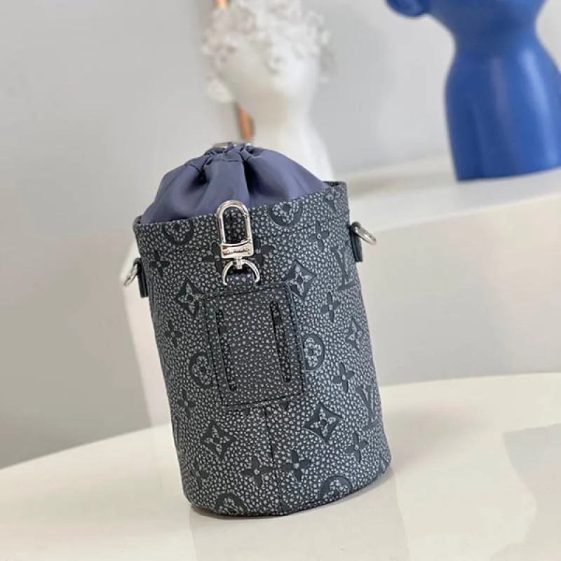 【周りとかぶらない☆国内発】ヴィトン チョークポーチ ミニ バッグ 偽物 M81572