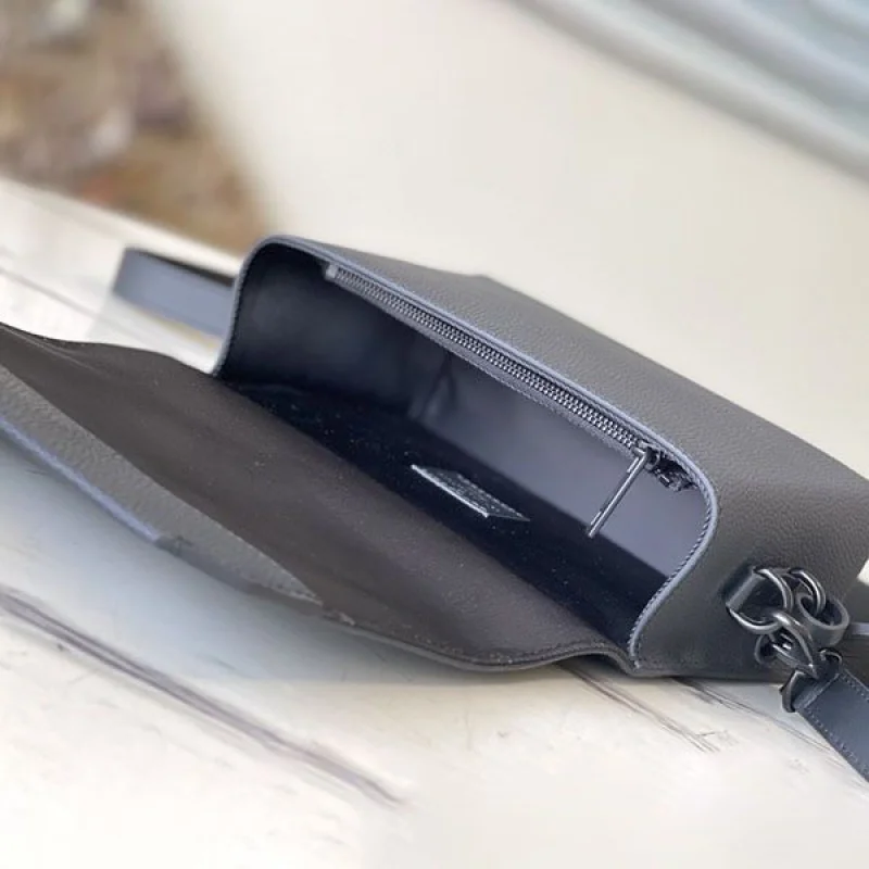 定番ルイヴィトン ウエアラブルウォレット ショルダーバッグ コピー M82085