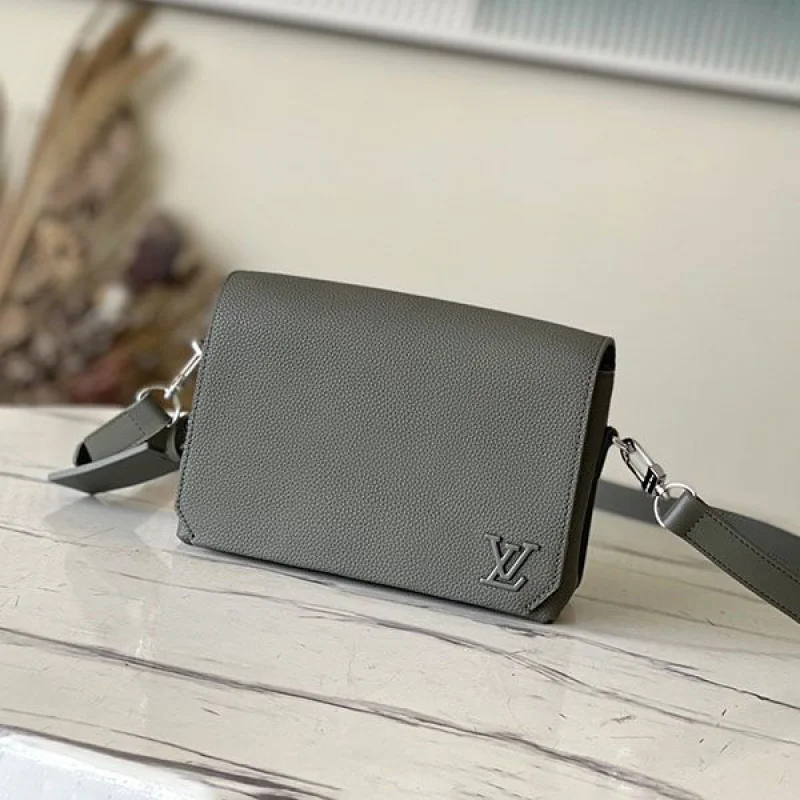 ギフトに最適ルイヴィトン ウエアラブルウォレット ショルダーバッグ コピー M82086