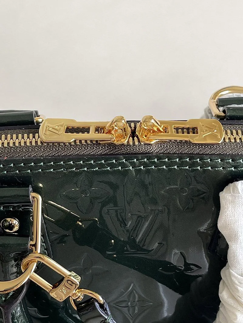 ルイヴィトン モノグラム パテントレザー アルマBB 偽物 M91606