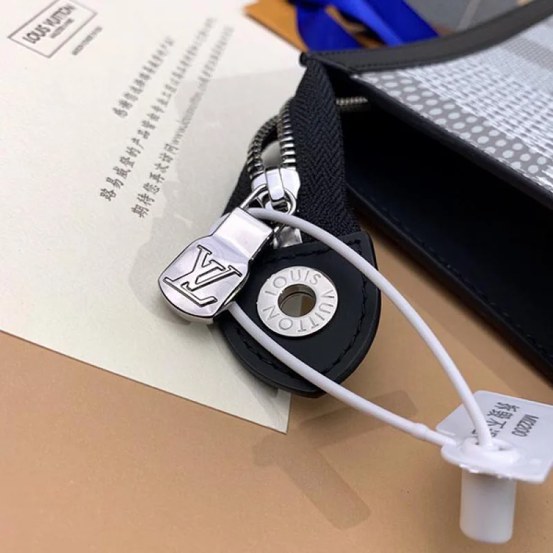 ルイヴィトン クラッチバッグ コピー ダミエ グラフィット ポシェット ヴォワヤージュ N60443