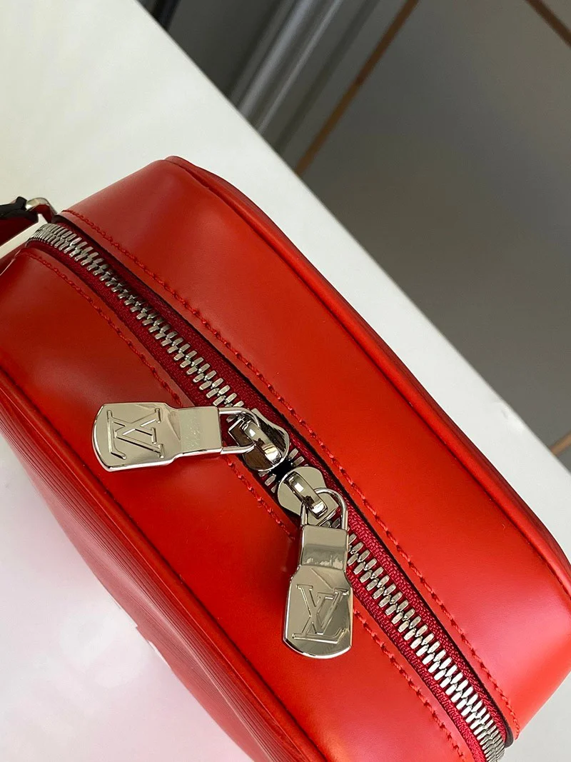 21-22AW 新作 シュプリーム ルイヴィトン ショルダーバッグ 偽物 Leather Danube PM Shoulder Bag Red 赤 vue71778