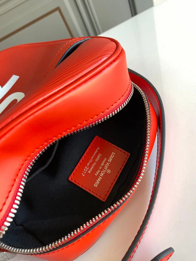 21-22AW 新作 シュプリーム ルイヴィトン ショルダーバッグ 偽物 Leather Danube PM Shoulder Bag Red 赤 vue71778