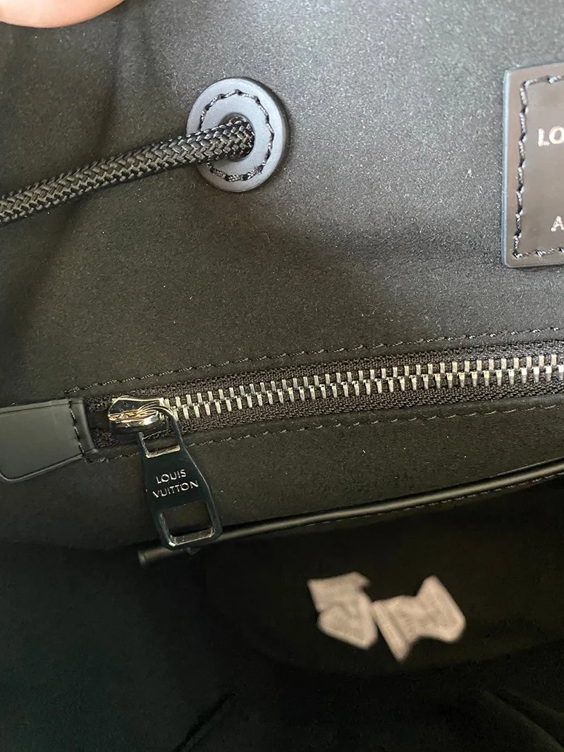 ルイヴィトン シュプリーム リュック コピー PM Epi Backpack 大人気!最新!シュプリーム ヴィトン コピー リュック vui94173