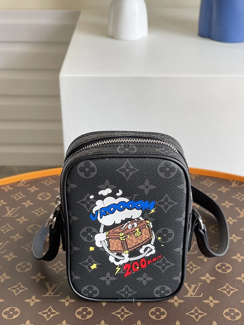 日本未入荷 ルイヴィトン新作モノグラム エクリプス コピー ダヌーヴ M45928