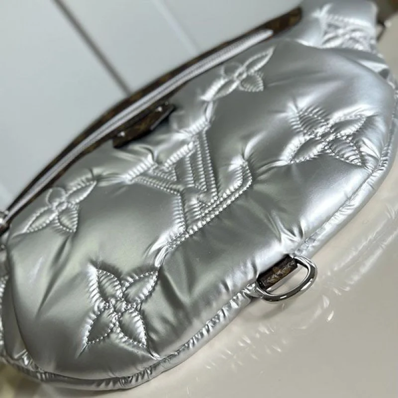 世界中で大人気♪ルイヴィトン マキシ バムバッグ ショルダーバッグM20971