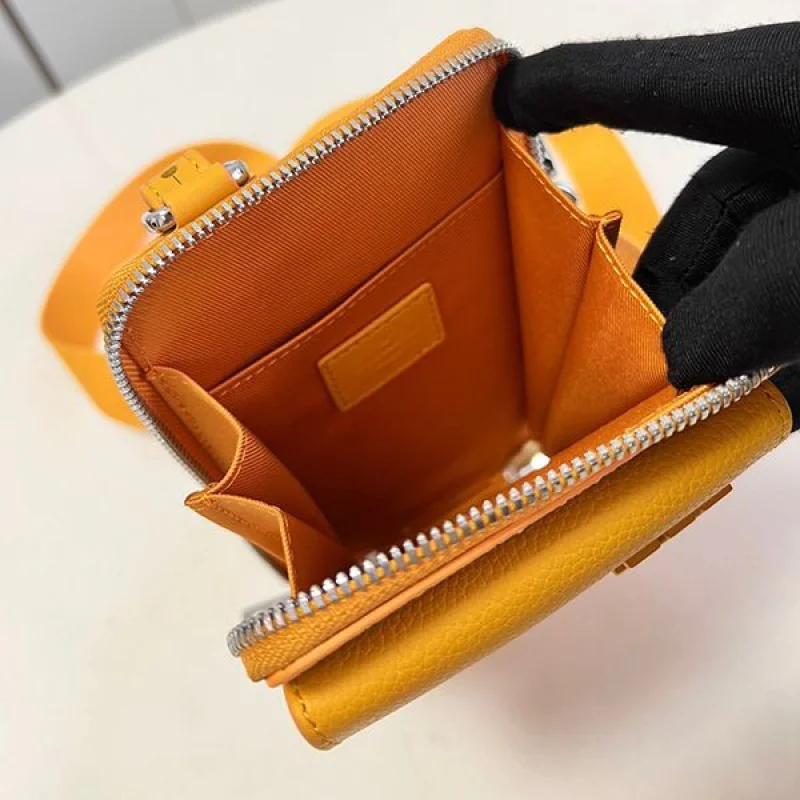 入手困難ルイヴィトン フォン ポーチ ショルダーバッグ 偽物 vur97619