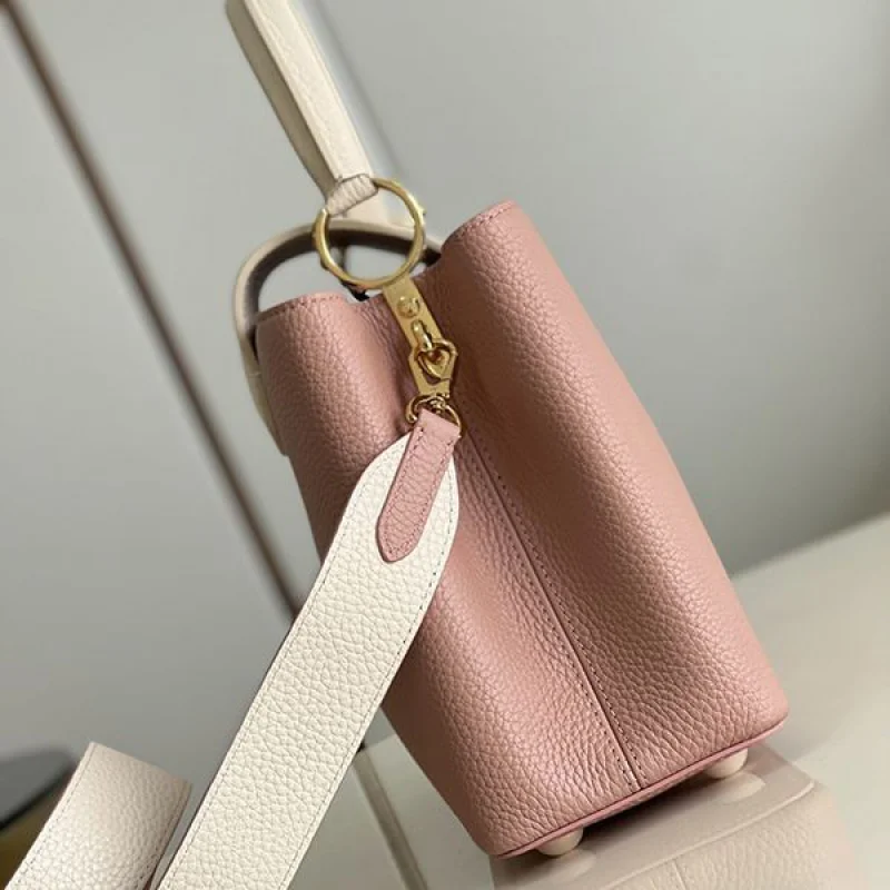 プレゼント最適 ルイヴィトン バッグ 偽物 CAPUCINES MM カプシーヌMM vuu25137