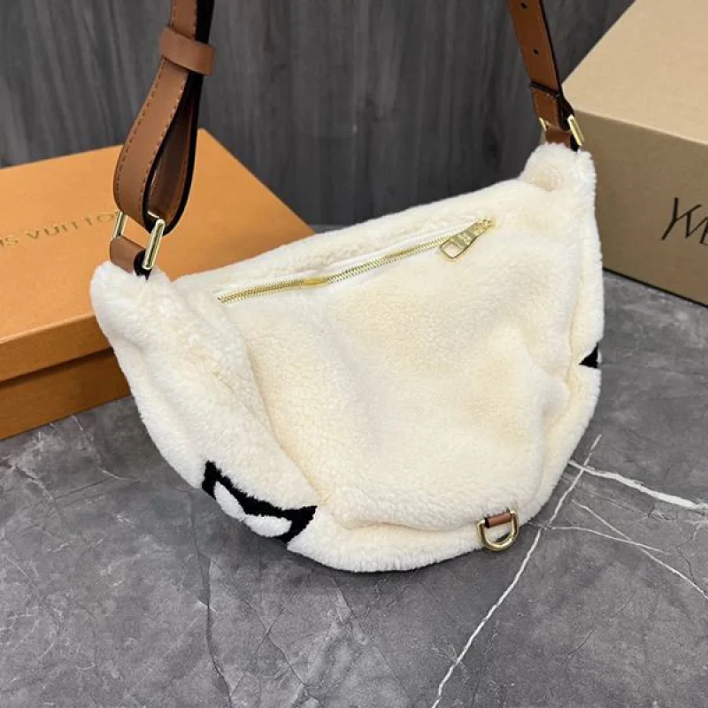 可愛い限定 ルイヴィトンスーパーコピー もこもこ バムバッグ vuv85496