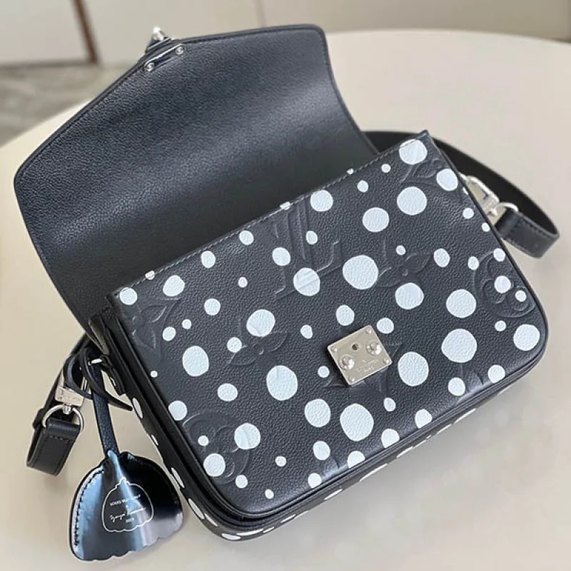 注目★LV ×草間彌生ポシェットメティス MM コピー ショルダーバッグ vuy11401