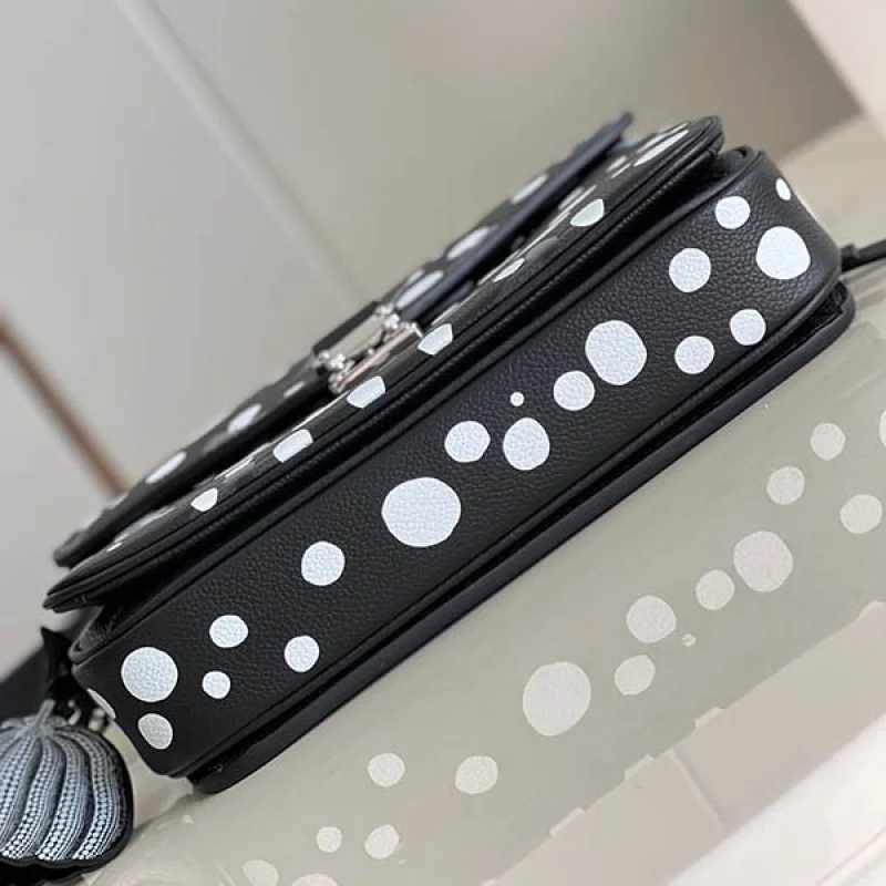 注目★LV ×草間彌生ポシェットメティス MM コピー ショルダーバッグ vuy11401