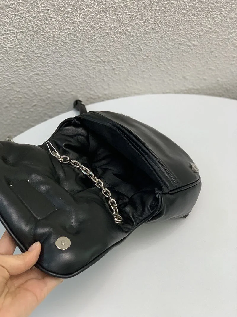 超希少!メゾンマルジェラ グラムスラム スーパーコピー フラップ チェーンバッグ Mab56926