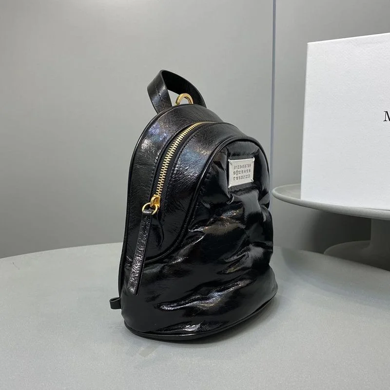 大人気!メゾンマルジェラ フェルト ウェット ルック バックパックコピー Man57544