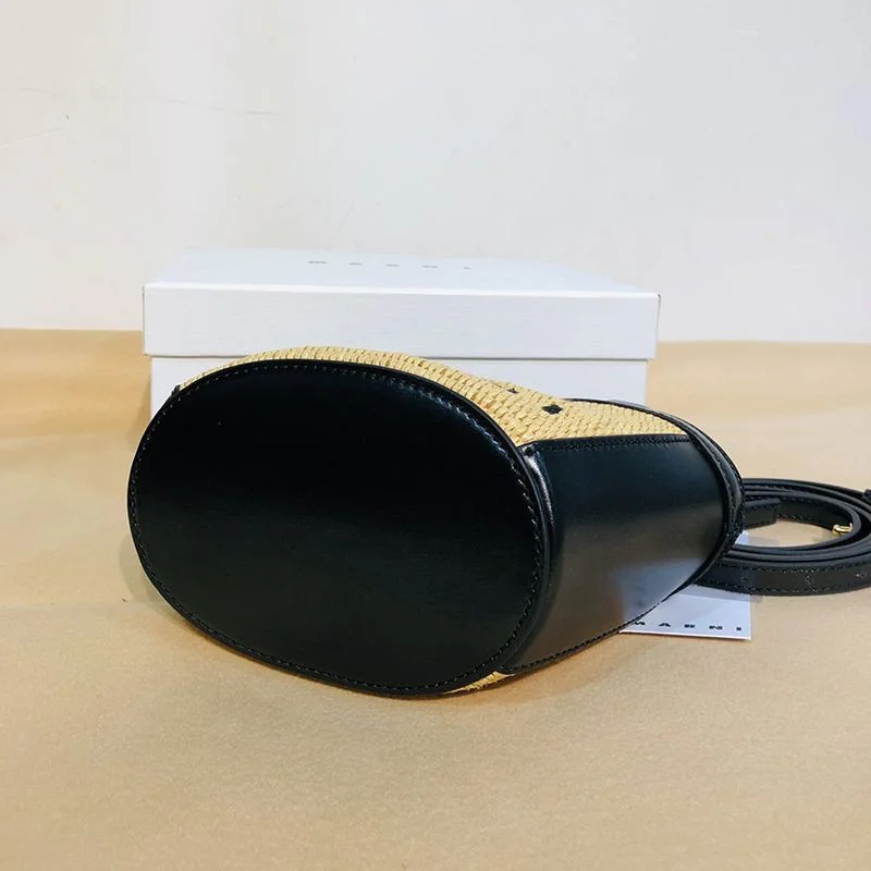 大人気!!新色 マルニ TROPICALIA マイクロ かごバッグ コピー マルニ ハンモックバッグ mab37012