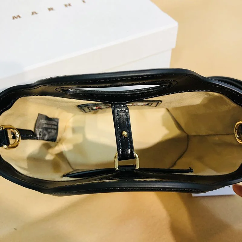 大人気!!新色 マルニ TROPICALIA マイクロ かごバッグ コピー マルニ ハンモックバッグ mab37012