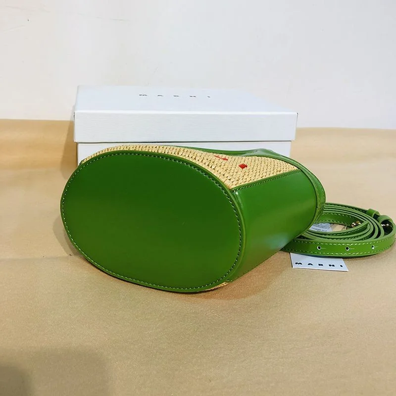 大人気!可愛い マルニ TROPICALIA マイクロ かごバッグ 偽物 マルニ ハンモックバッグ mat49973