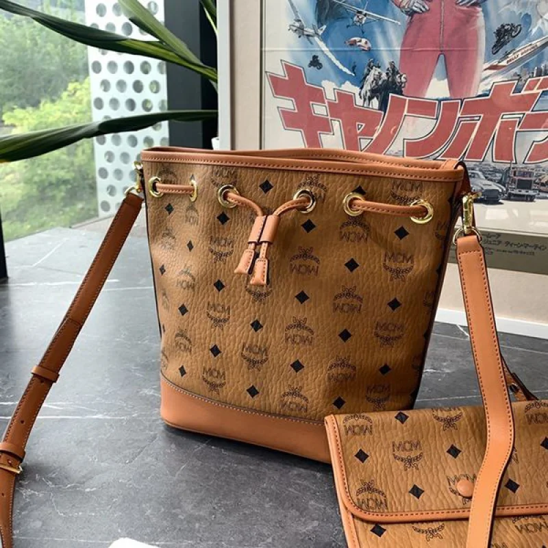 ブランドMCM 偽物 DESSAU ドローストリング バッグ ヴィセトス MWDCSDU02BK001