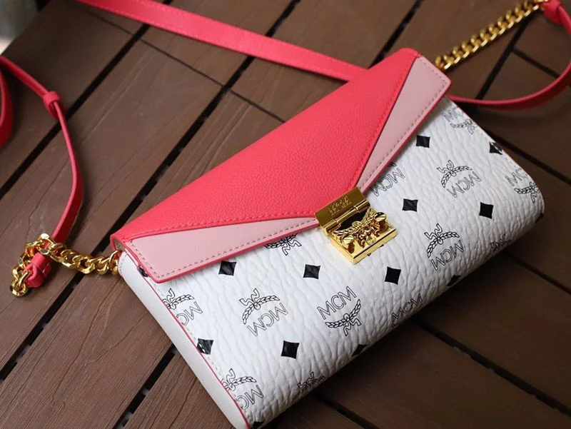 目を惹くカラー 人気 MCM コピークロスボディ ショルダーバッグ mcg75139