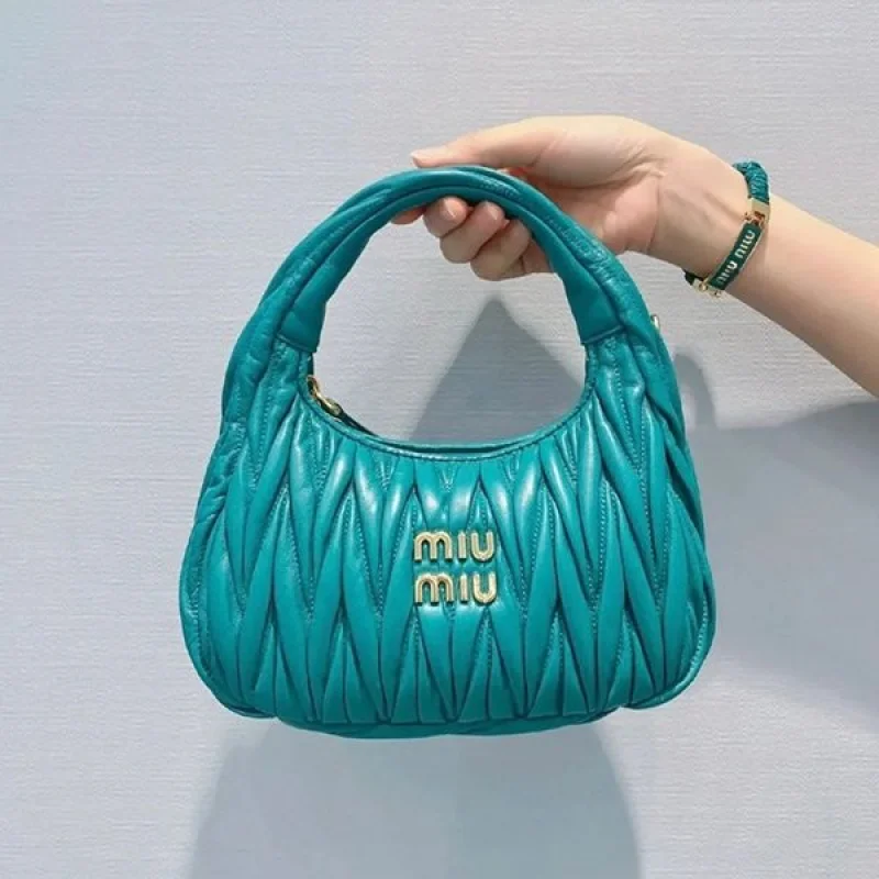 可愛いミュウミュウ コピーワンダー マテラッセ再生ナイロン ショルダーバッグ mya18869