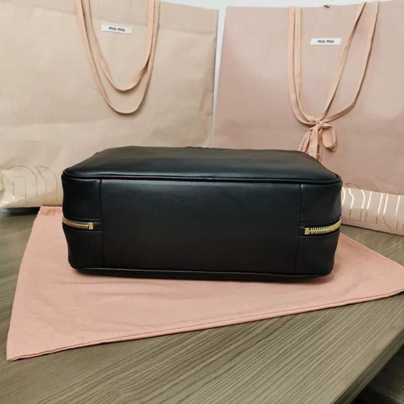 ミュウミュウ レザー トップハンドルバッグ コピー myc88970