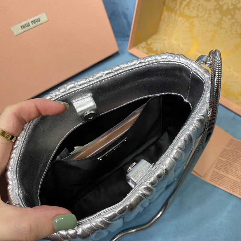 入手困難ミュウミュウ 偽物 マテラッセナッパレザー バッグ myc97890