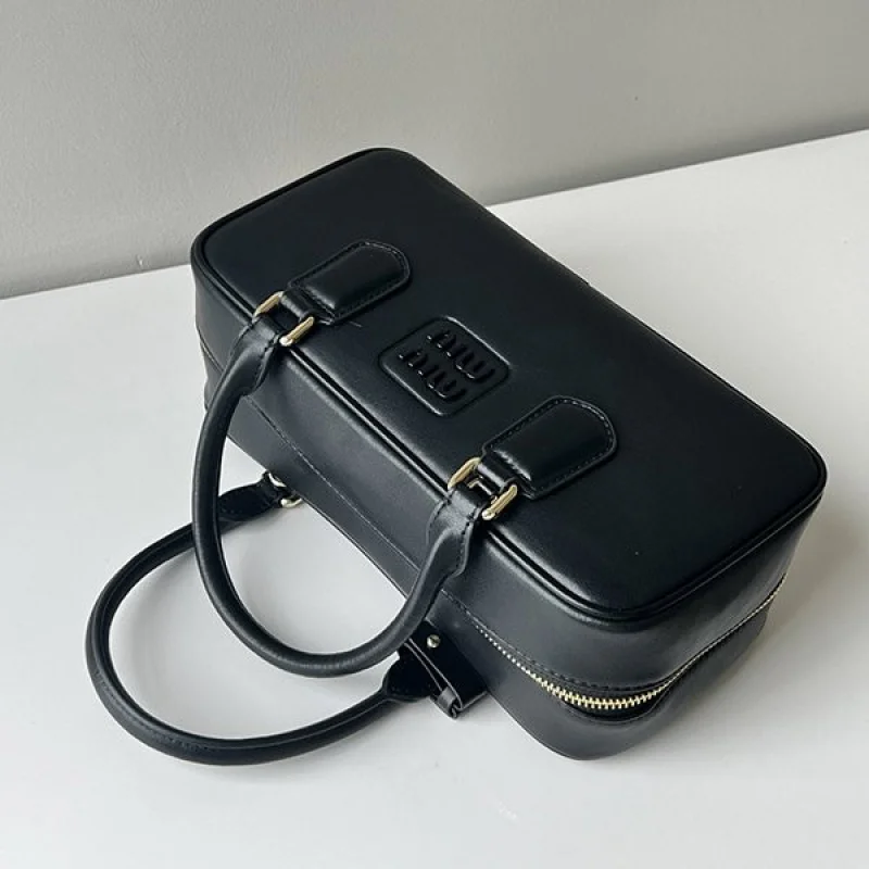 ブランドミュウミュウ コピー レザートップハンドバッグ myi34144