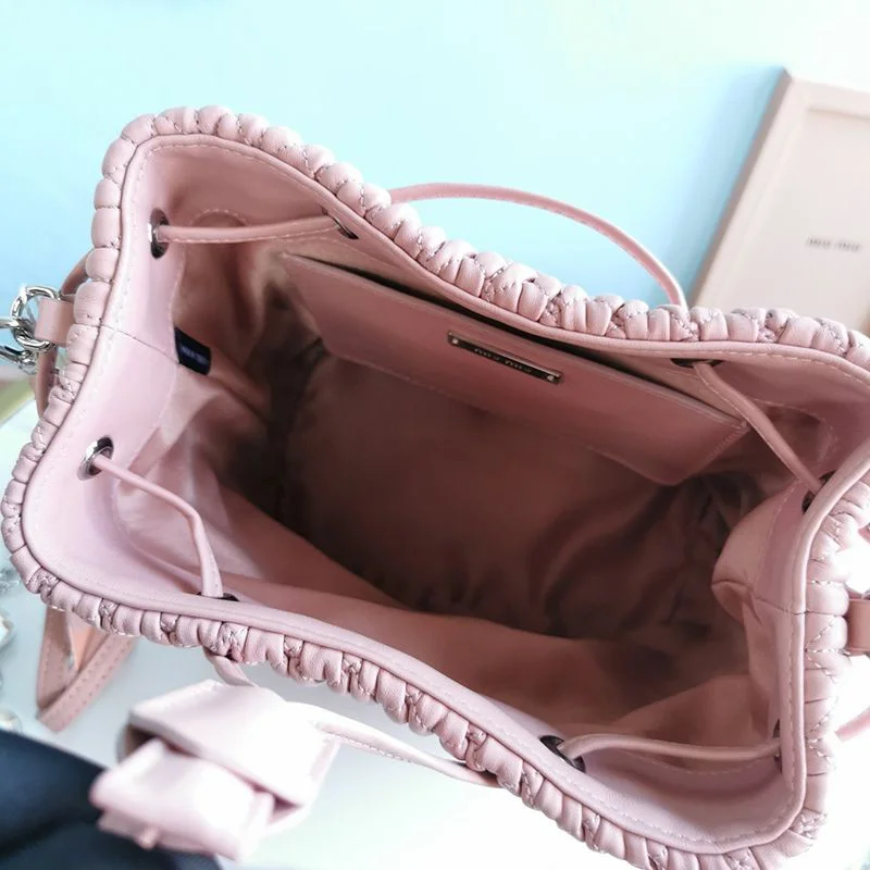 大人気!!新色ミュウミュウ クリスタルチェーン 偽物☆キルトバケットバッグ myi42846