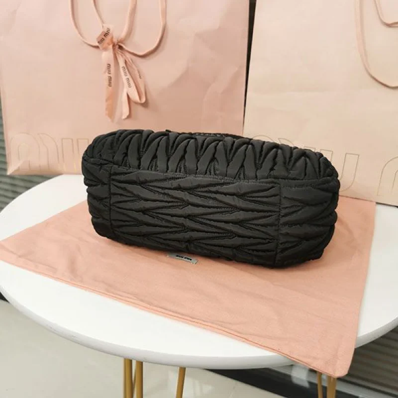 プレゼント最適 ミュウミュウ マテラッセ コピー Re-Nylon ホーボーバッグ myi51463