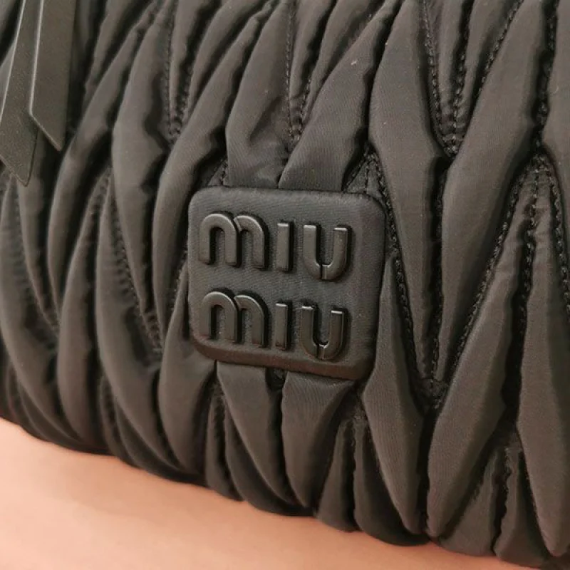 プレゼント最適 ミュウミュウ マテラッセ コピー Re-Nylon ホーボーバッグ myi51463