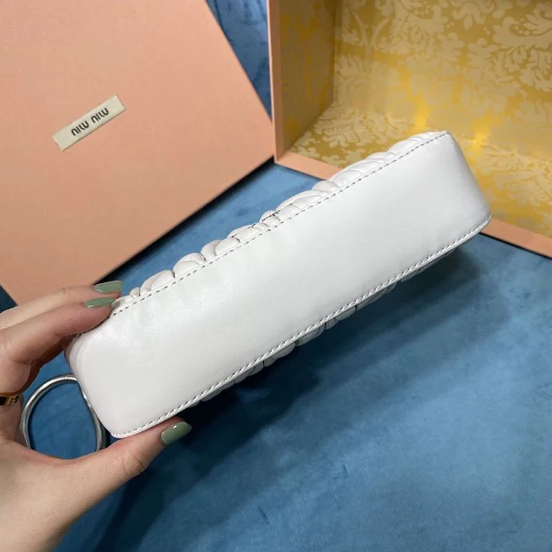 可愛いミュウミュウ コピー マテラッセナッパレザー バッグ myl93850