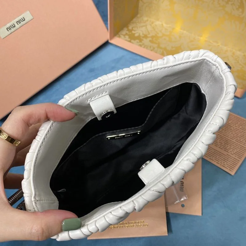 可愛いミュウミュウ コピー マテラッセナッパレザー バッグ myl93850