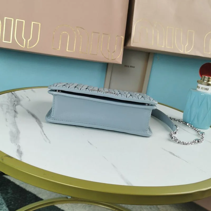 超話題!ミュウミュウ 偽物 マテラッセ ミニショルダーバッグ myp24108