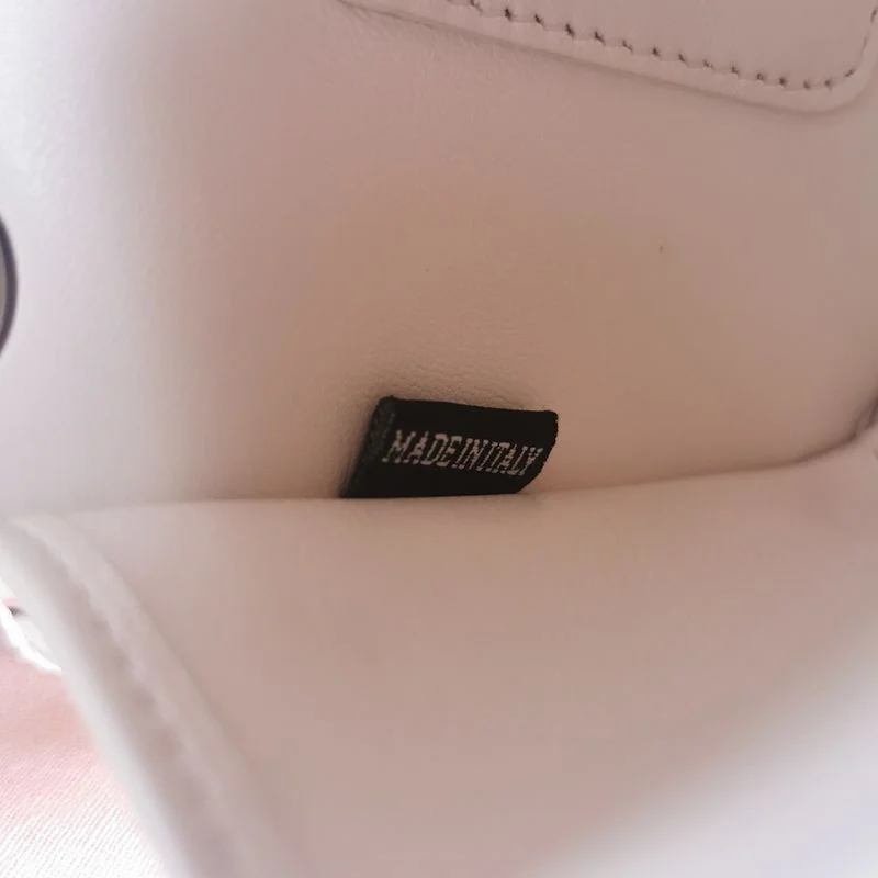 人気No1ミュウミュウ コピー キルティングナッパレザーのミニバッグ myw69555