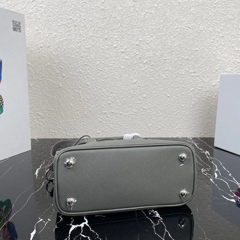 新色お洒落に♪ プラダ ショルダーバッグ 3way puf52492