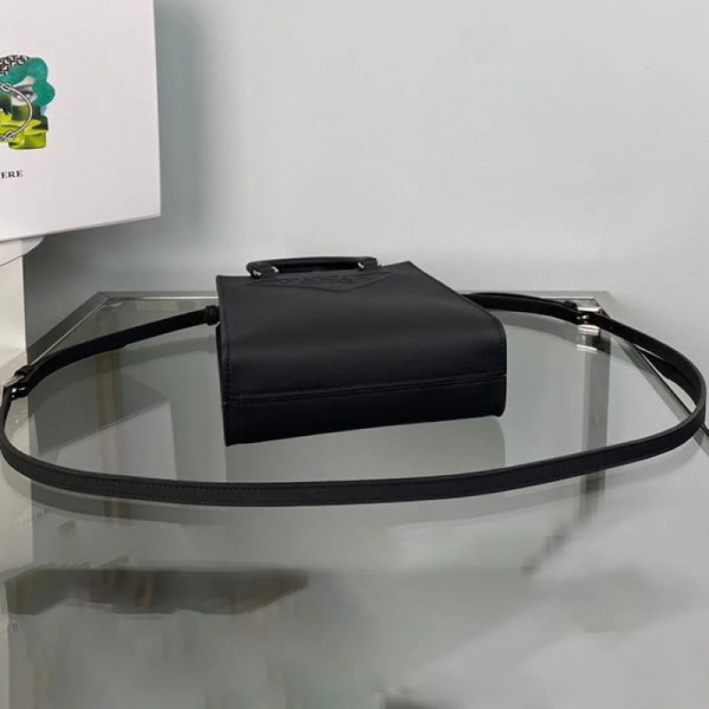 《大人気》プラダ スモールロゴ ショルダーバッグ スーパーコピー 1BA331VOOOASKF0009