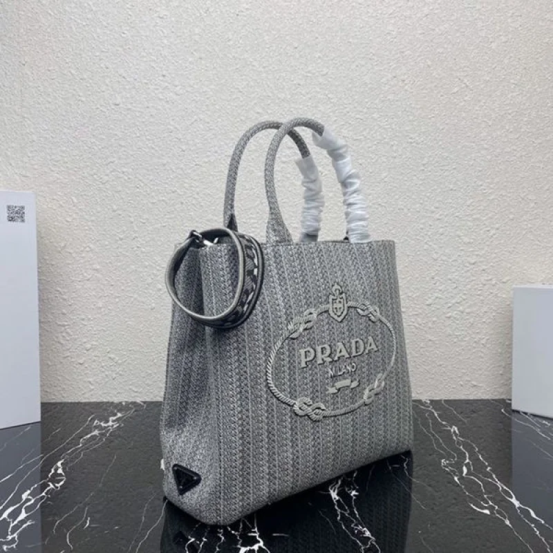 【人気】プラダ コピー に刺繍 トートバッグ 1BA341