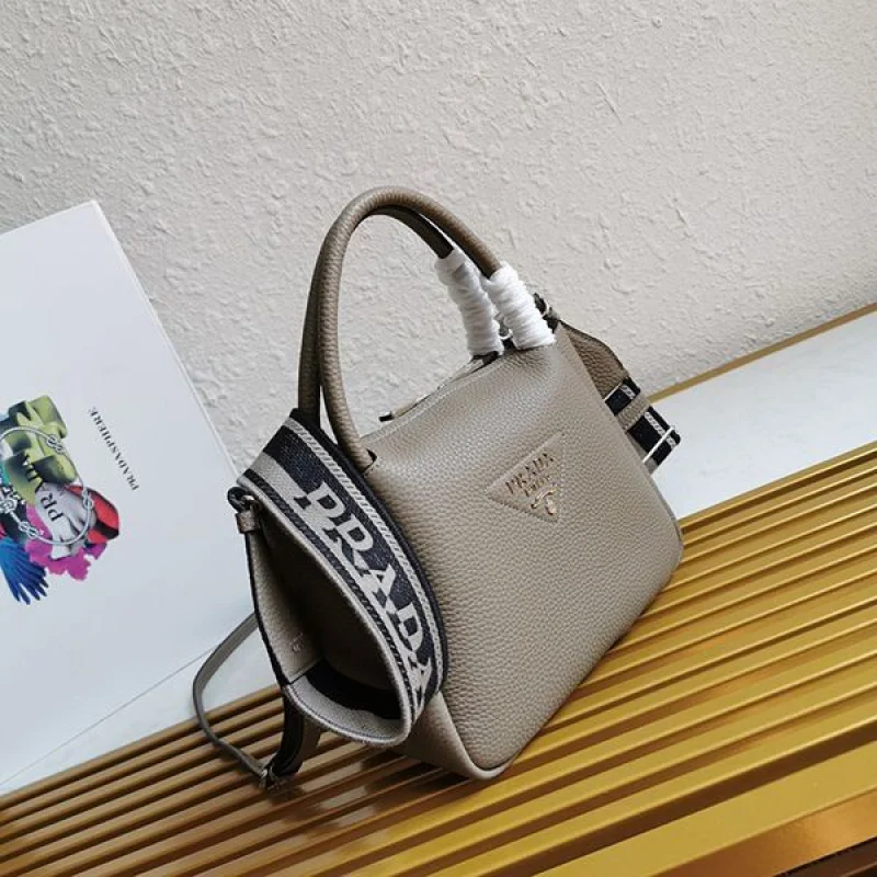 ☆超人気☆ブランドプラダ ショルダーバッグ レザー 新色☆希少 1BC147