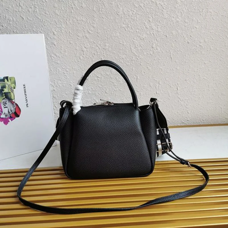プラダ 偽物 ショルダーバッグ レザー 送料込 1BC146