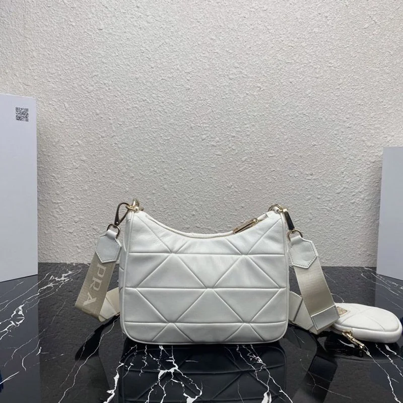 大人気!!最高級プラダ コピートライアングルロゴ付き シープファー ショルダーバッグ pur05387